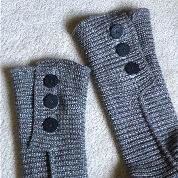 UGG classic cardy button detailed knit boot - Picture 6 of 7